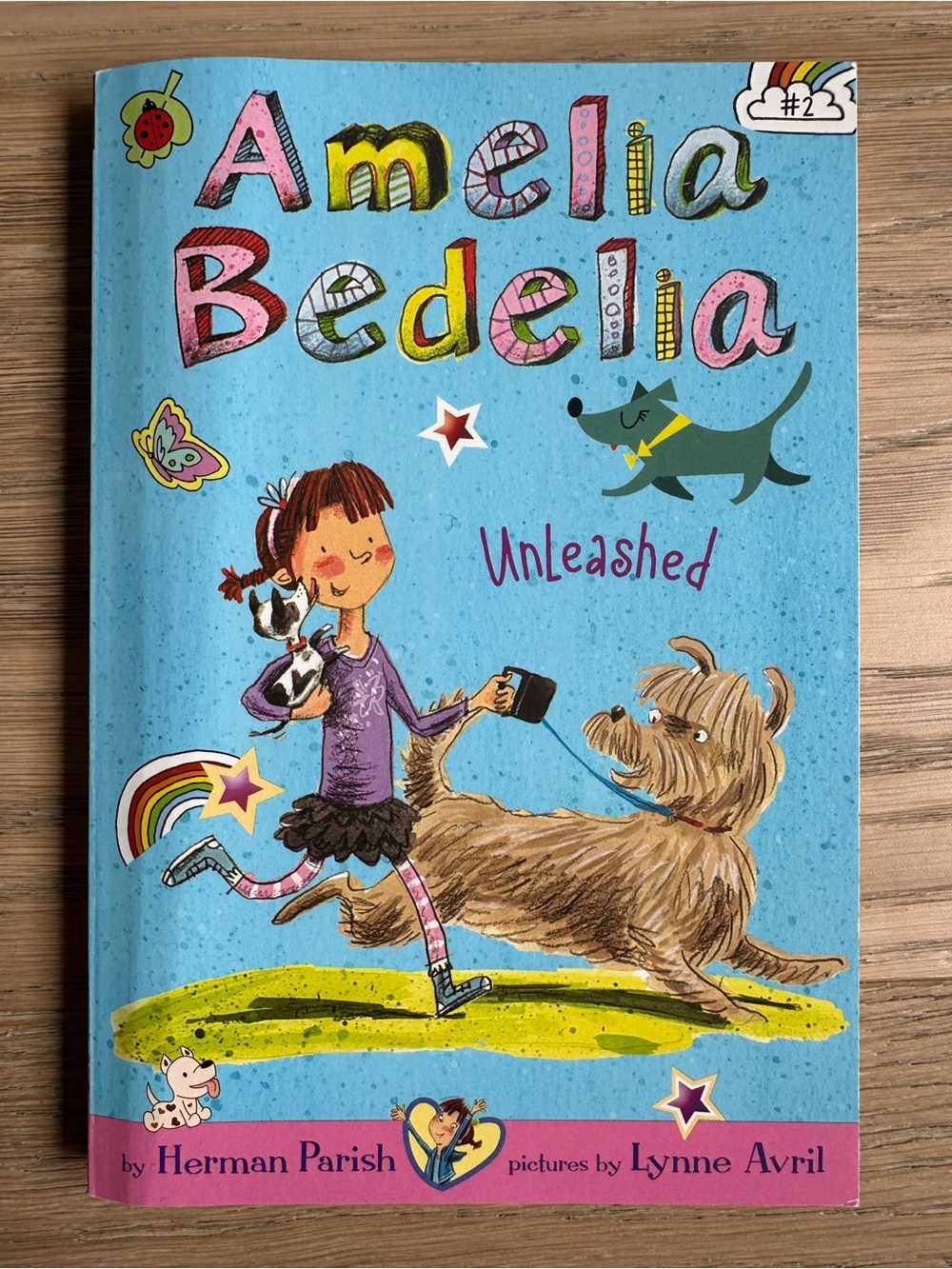 Amelia Bedelia Unleashed - Children's Picture Book (Blue Cover)